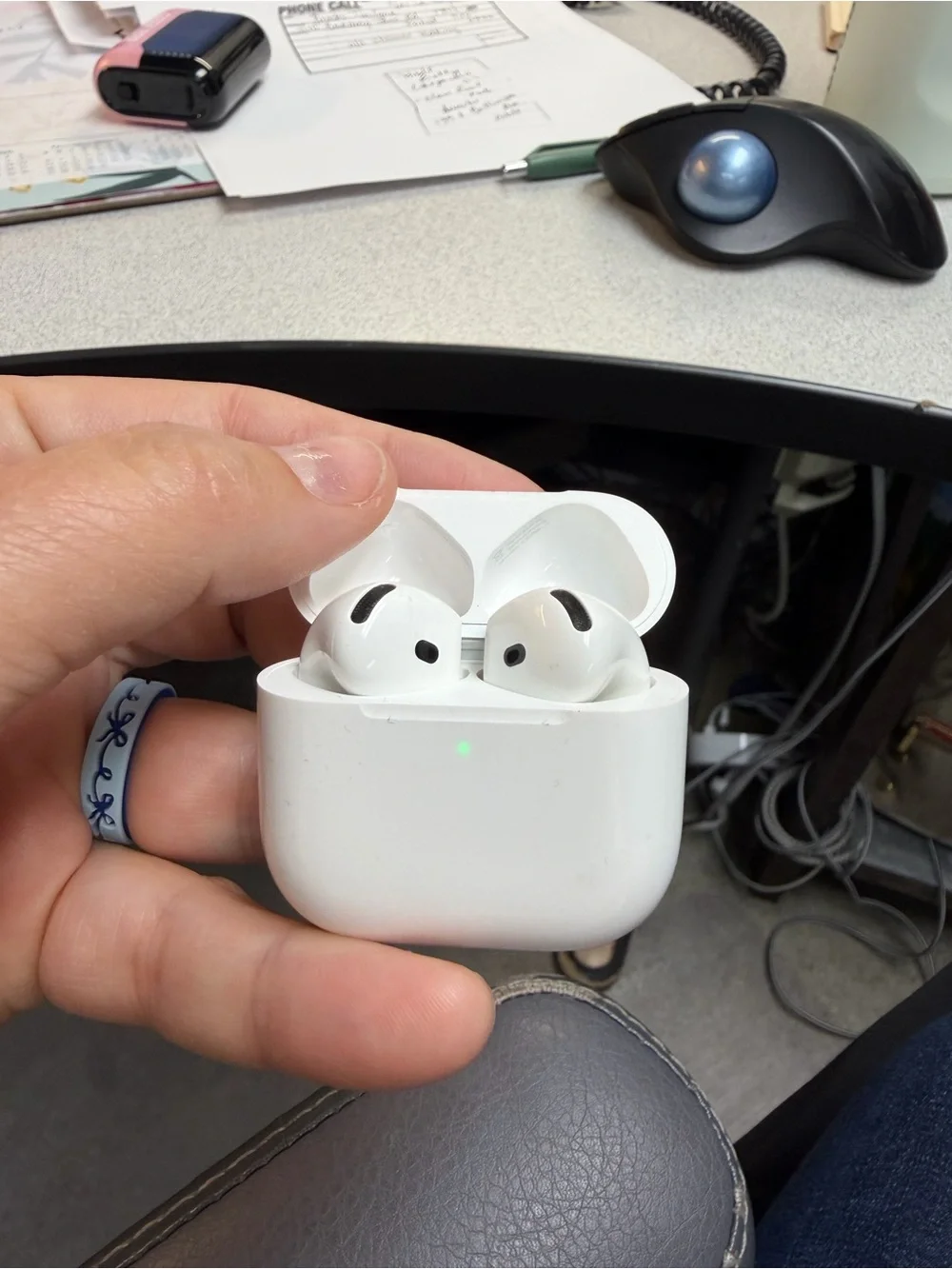 Apple AirPods 4 w Active Noise Cancellation & True Wireless, White